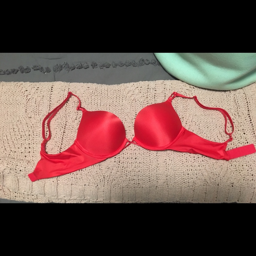 Victoria’s Secret bombshell bra